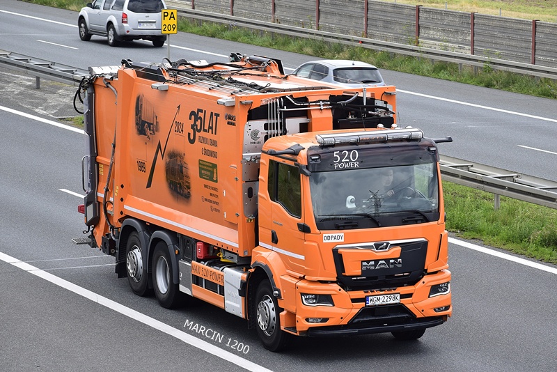 ŚMIECIARKA (2)-crop-MAN TGS 26.520.JPG
