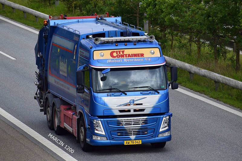 _DSC4397 CITY CONTAINER-crop-VOLVO FM.JPG
