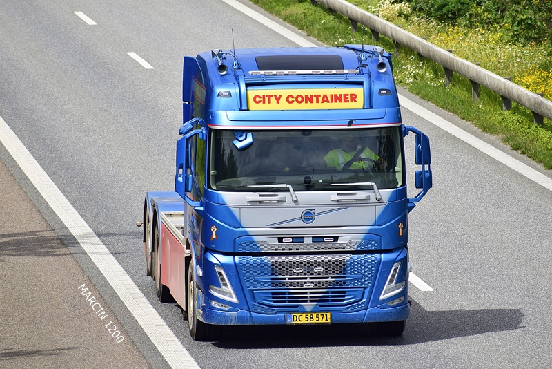 _DSC4591 CITY CONTAINER-crop-VOLVO FM.JPG