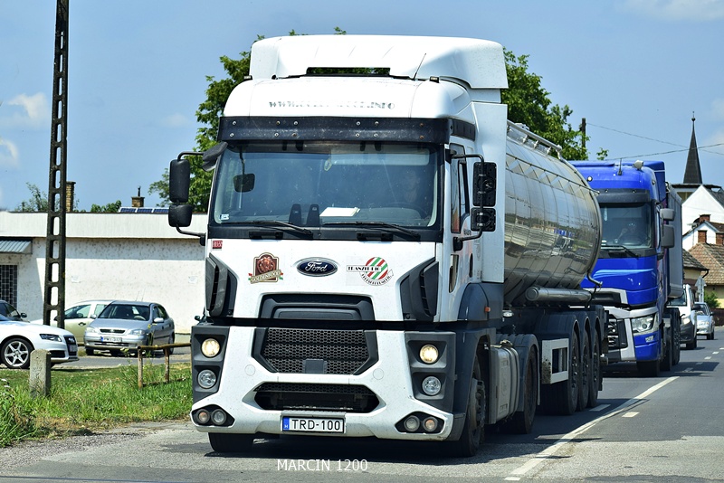 _DSC5591-crop-Ford Cargo-Transit Dio.JPG