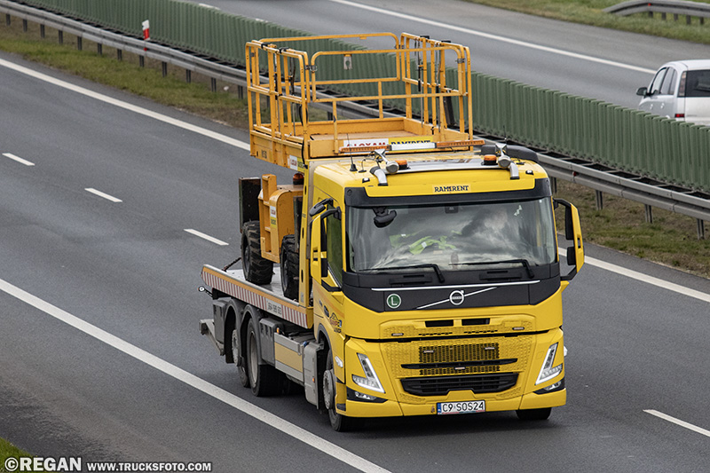 Volvo FM - Sampol Ramirent  Loxam.jpg