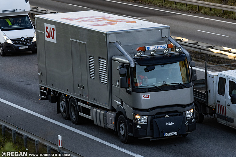 Renault Range C - SAT oczyszczarka Blastrac.jpg