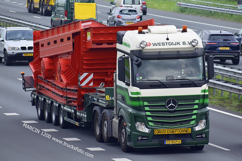 _DSC3241 WESTDIJK-crop-ACTROS MP4.JPG