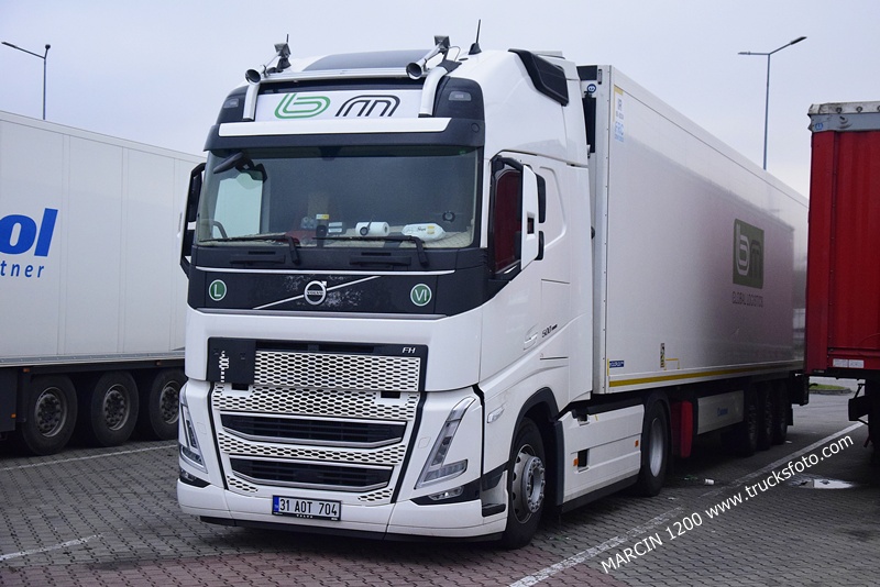 _DSC8320 BM TR-crop-VOLVO FH5.JPG