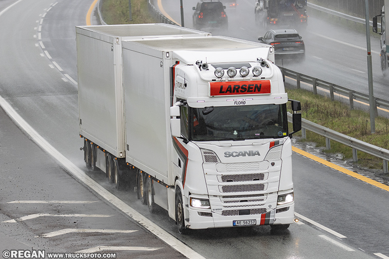 Scania S650 V8 - Larsen.jpg