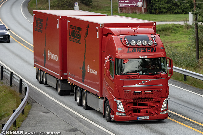Volvo FH4 - Larsen.jpg