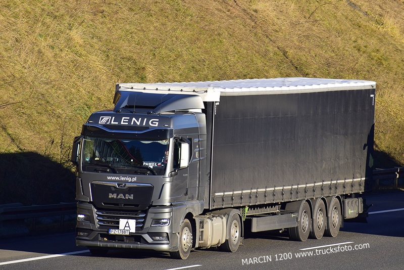 _DSC8819 LENIG-crop-MAN TGX II.JPG