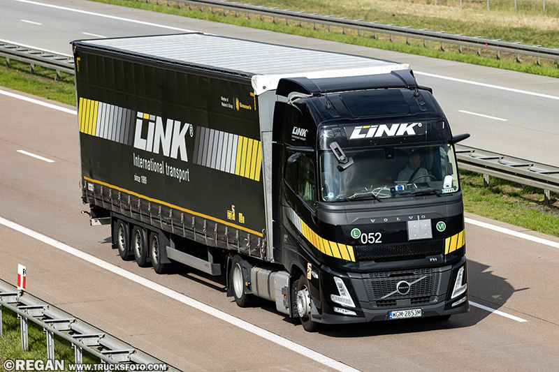 Volvo FH Aero - Link member of Waberers Group.jpg