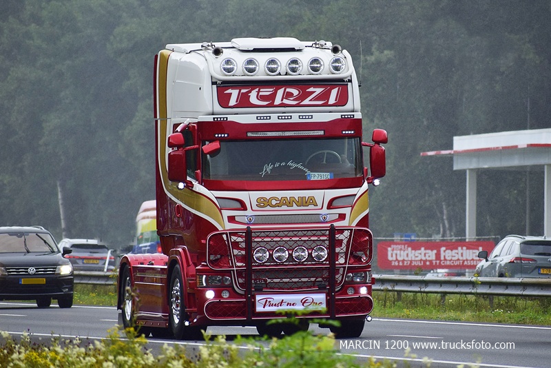 _DSC0505 TERZI-crop-SCANIA R STREAMLINE V8.JPG