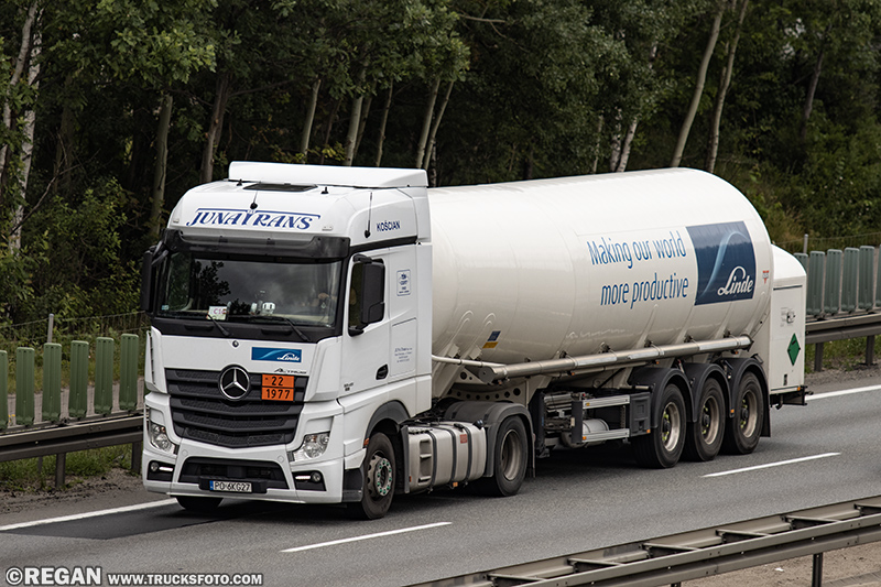 Mercedes-Benz Actros MP4 - Junatrans.jpg