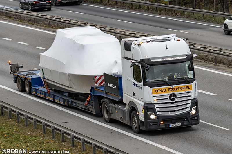 Mercedes-Benz Actros - Kavas.jpg