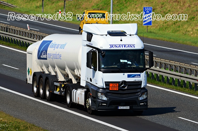 DSC_9056 JUNA TRANS.JPG