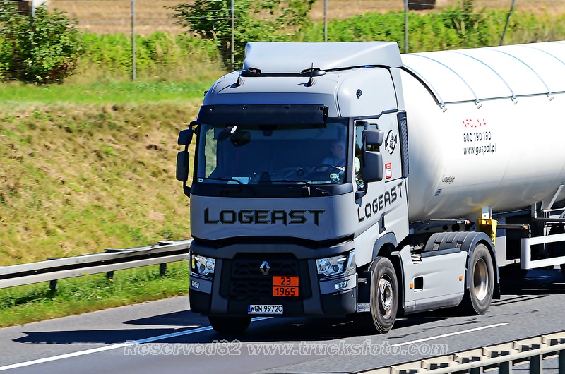 DSC_7845 LOGEAST.JPG