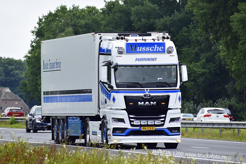 _DSC0645 MUSSCHE-crop-MAN TGX II.JPG