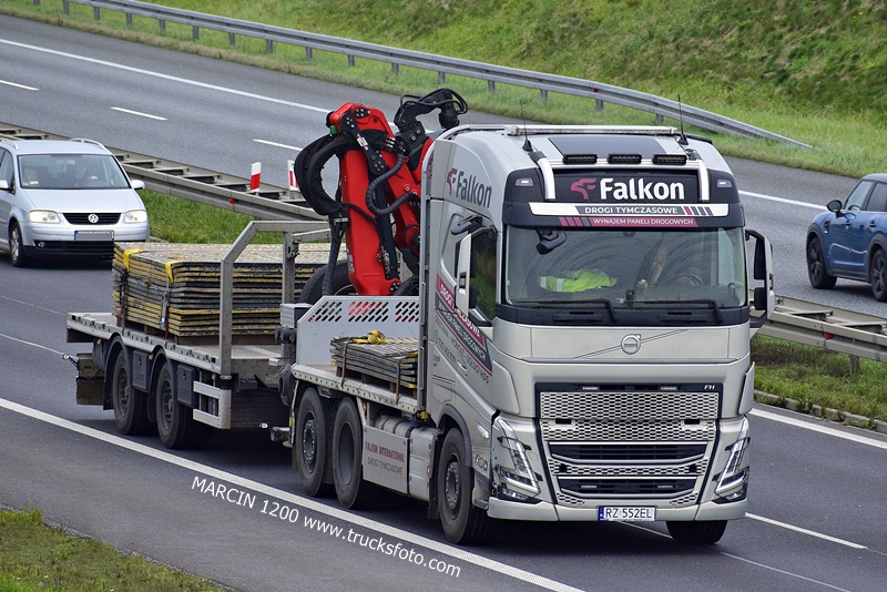 _DSC2917 FALKON-crop-VOLVO FH5.JPG