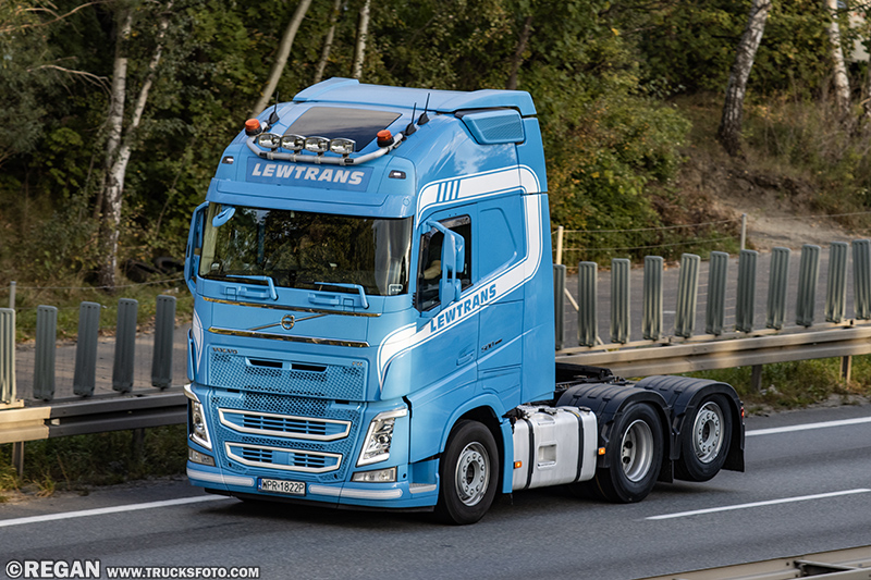 Volvo FH - Lewtrans.jpg