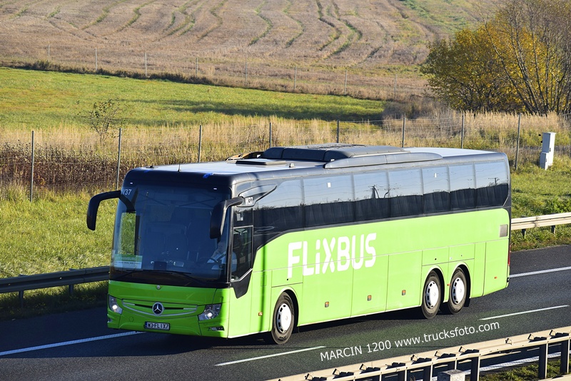 _DSC3788 AUTOBUS MERCEDES-crop-FLIXBUS.JPG