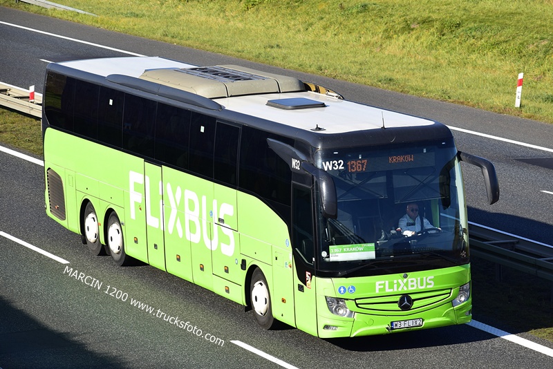 _DSC4063 AUTOBUS MERCEDES-crop-FLIXBUS.JPG