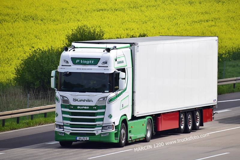 _DSC4741 P VOGTT-crop-SCANIA S520 V8.JPG