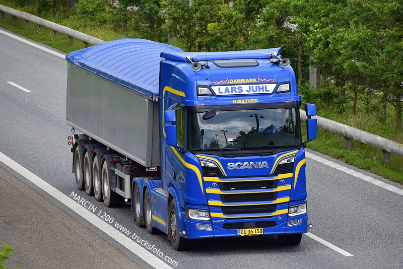 _DSC4445 LARS JUHL-crop-SCANIA R650 V8 NG.JPG