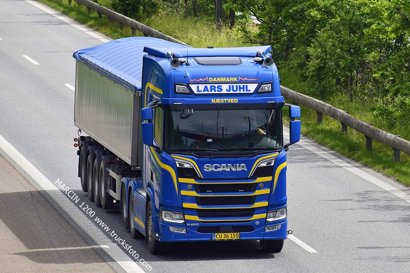 _DSC4754 LARS JUHL-crop-SCANIA R650 V8 NG.JPG