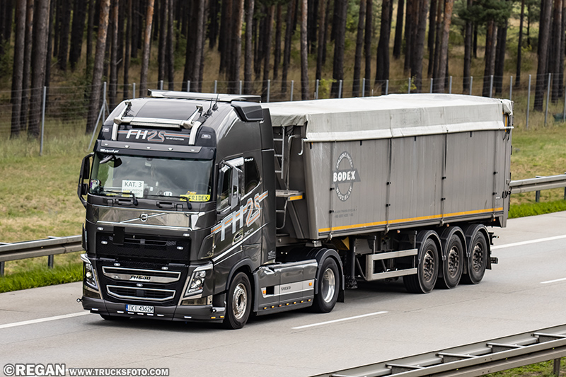Volvo FH4 - 25year edition.jpg