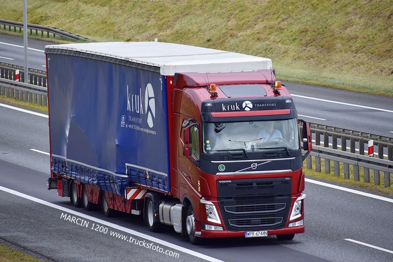 _DSC1056 KRUK-crop-VOLVO FH4.JPG