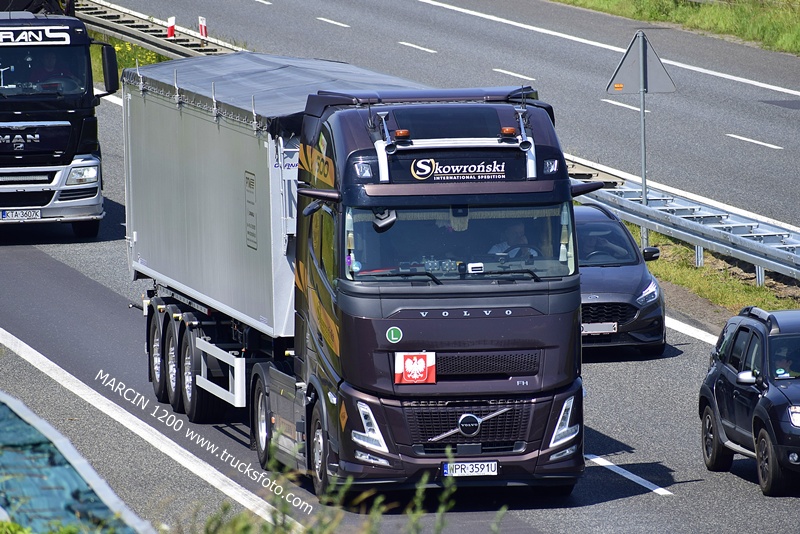 SKOWROŃSKI MŁYN OCIEKA-crop-VOLVO FH AERO.JPG