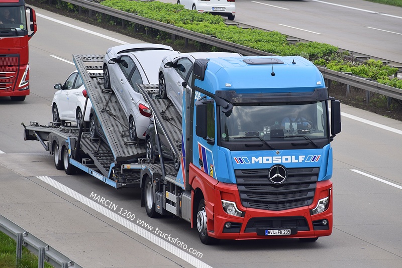 _DSC4201 MOSOLF-crop-ACTROS MP5.JPG