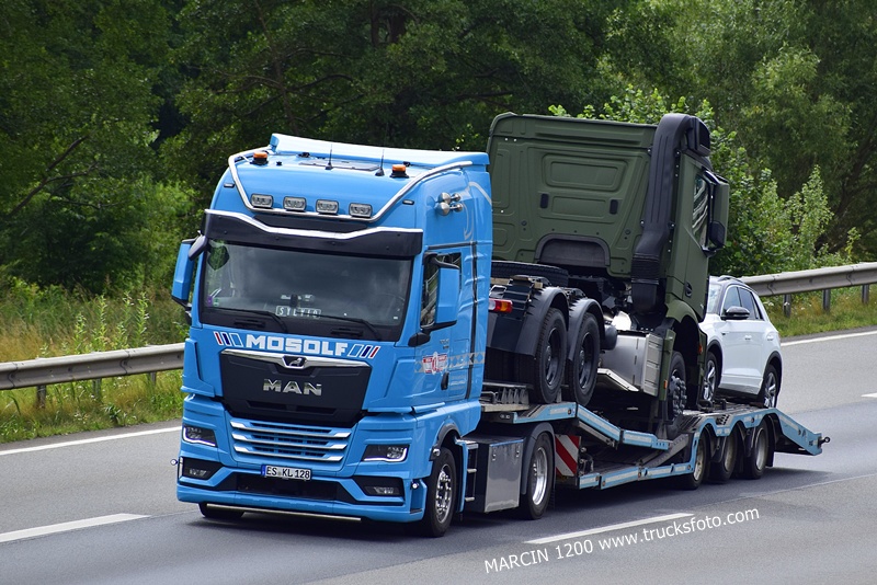 _DSC9245 MOSOLF-crop-MAN TGX II.JPG