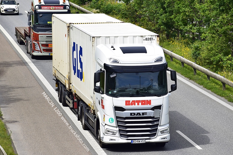 _DSC4625 BATON-crop-DAF XF.JPG