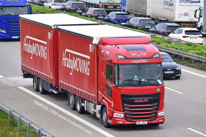 _DSC4353 HRUBY MOVING-crop-DAF XG.JPG