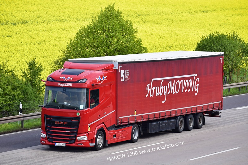 _DSC4874 HRUBY MOVING-crop-DAF XG.JPG