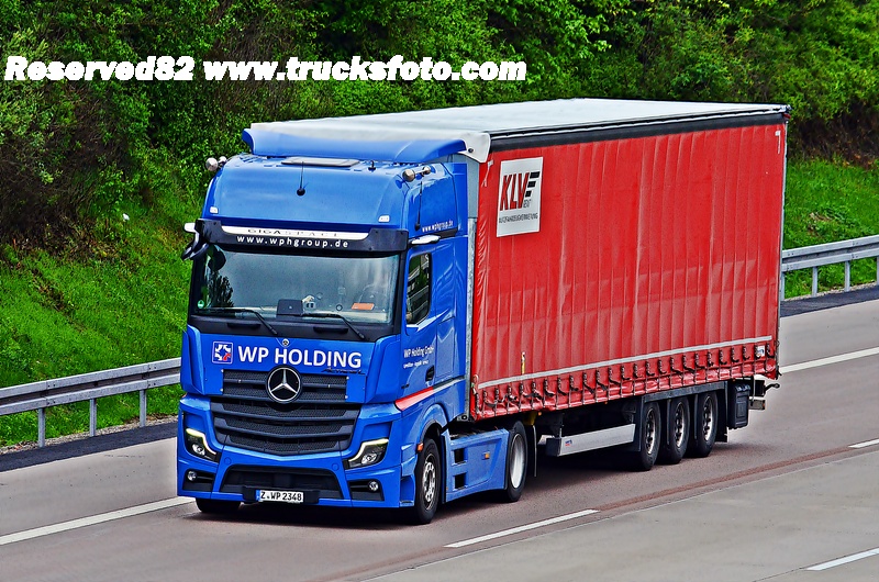 DSC_9696 WP HOLDING.JPG