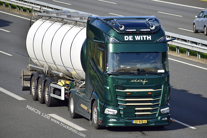 _DSC8047 DE WITH-crop-DAF XG.JPG