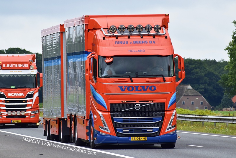 _DSC9983 RINUS v.BEERS B.V.-crop-VOLVO FH5.JPG