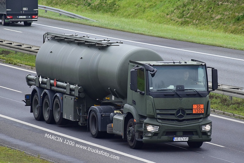 _DSC3024 WOJSKO PL-crop-ACTROS.JPG