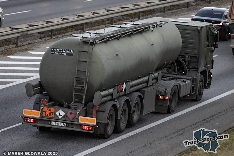Mercedes-Benz Actros MP3 Wojsko PL.jpg