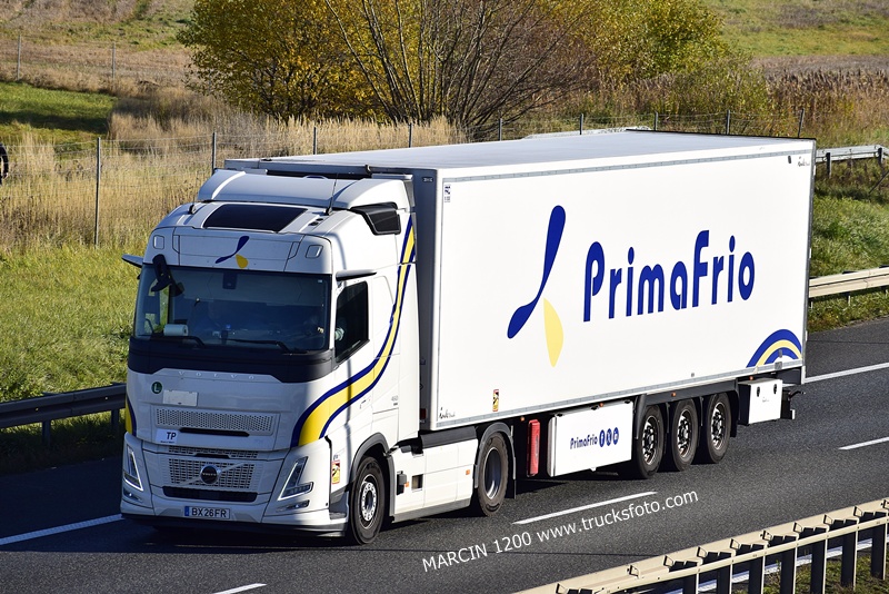 _DSC3975 PRIMAFRIO-crop-VOLVO FH AERO.JPG