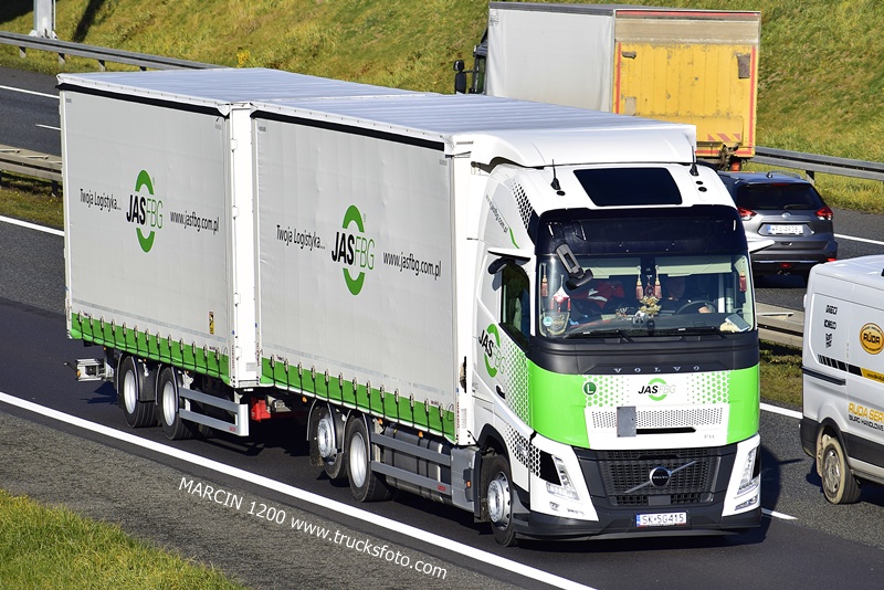 _DSC4934 JASFBG-crop-VOLVO FH AERO.JPG
