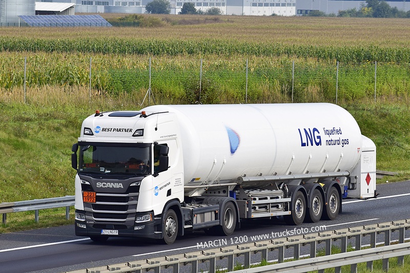 _DSC0594 LNG BEST PARTNER-crop-SCANIA R450 NG.JPG