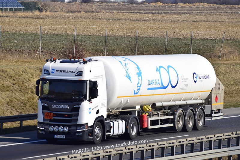 _DSC2650 LNG BEST PARTNER-crop-SCANIA R450 NG.JPG