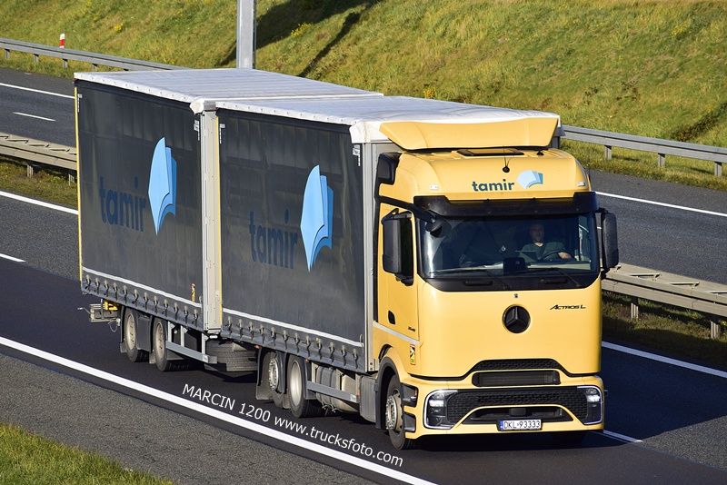 _DSC5052 TAMIR-crop-ActrosL ProCabin.JPG