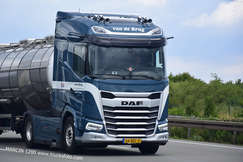 _DSC7780 VAN DE BRUG-crop-DAF XG.JPG