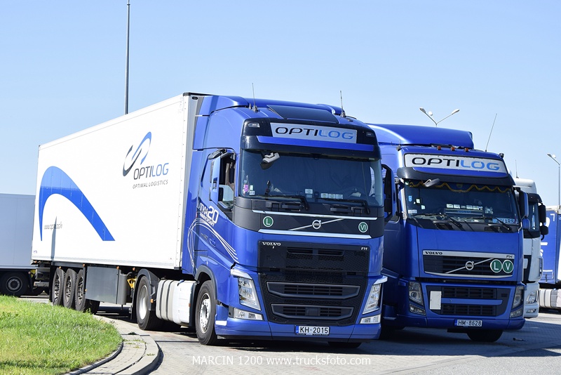 _DSC5520-crop-OPTILOG-VOLVO FH4 - VOLVO FH3.JPG