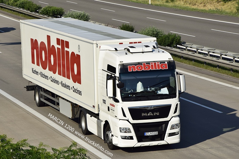 _DSC9316 Nobilia-crop-crop-MAN TGX.JPG