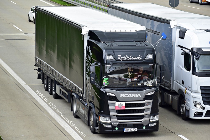 _DSC6779 RYDLICHOWSKI-crop-SCANIA R460 NG.JPG