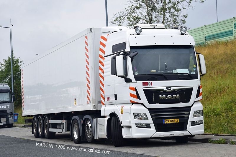 ANTONISEN (3)-crop-MAN TGX.JPG