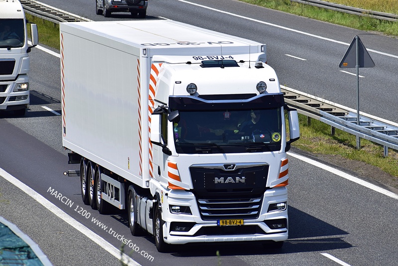 ANTONISEN-crop-MAN TGX II.JPG