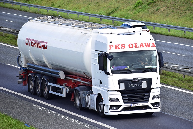 _DSC2173 PKS OŁAWA-crop-MAN TGX II.JPG